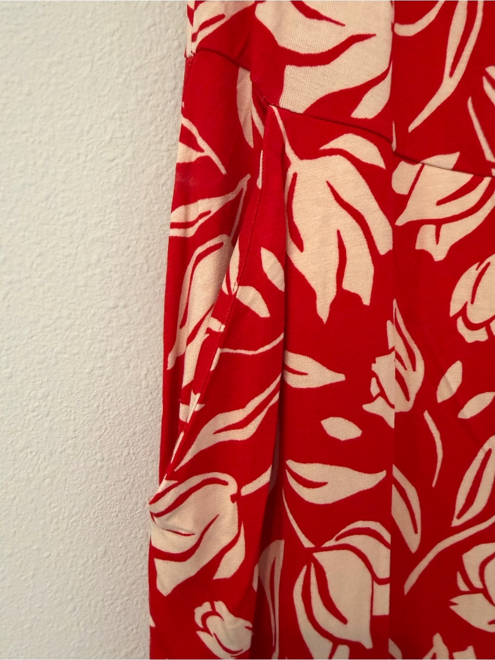 Cabi Dress, Small Red and Bone Floral, Never Worn Tearoom dress - Picture 5 of 9